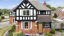 RE/MAX COLLECTION